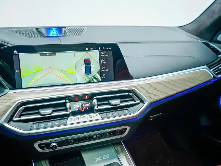 BMW X5 2022 xDrive 40Li M Sport Package — миниатюра 11