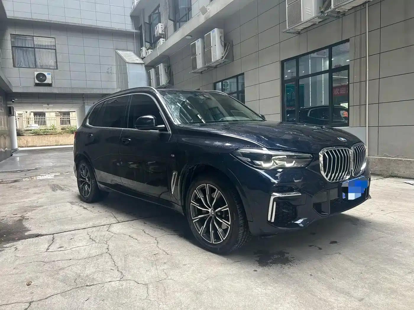 BMW X5 2022 xDrive 30Li M Sport Package — миниатюра 3