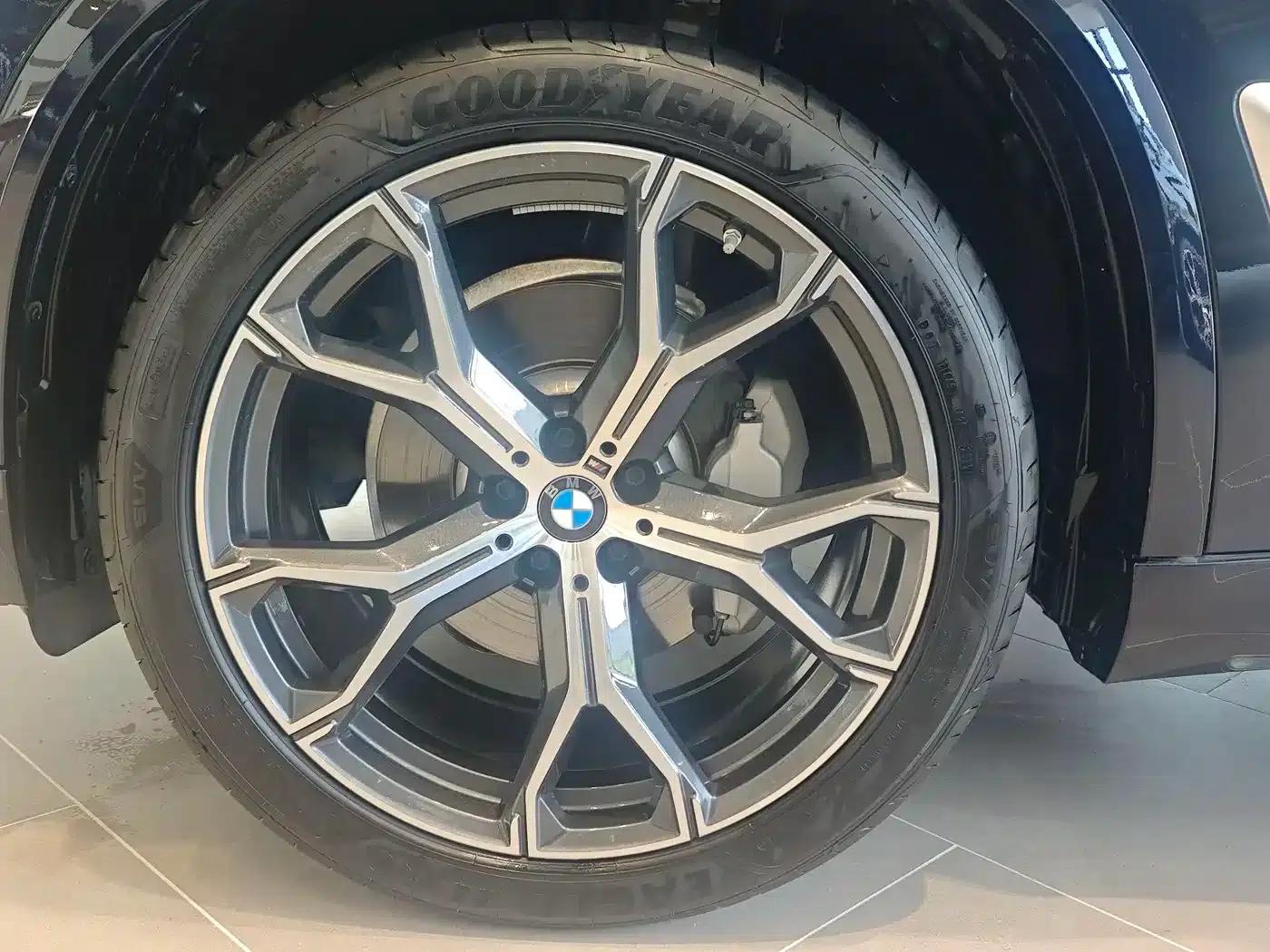 BMW X5 2025 xDrive 30Li M Sport Shadow Edition — миниатюра 17
