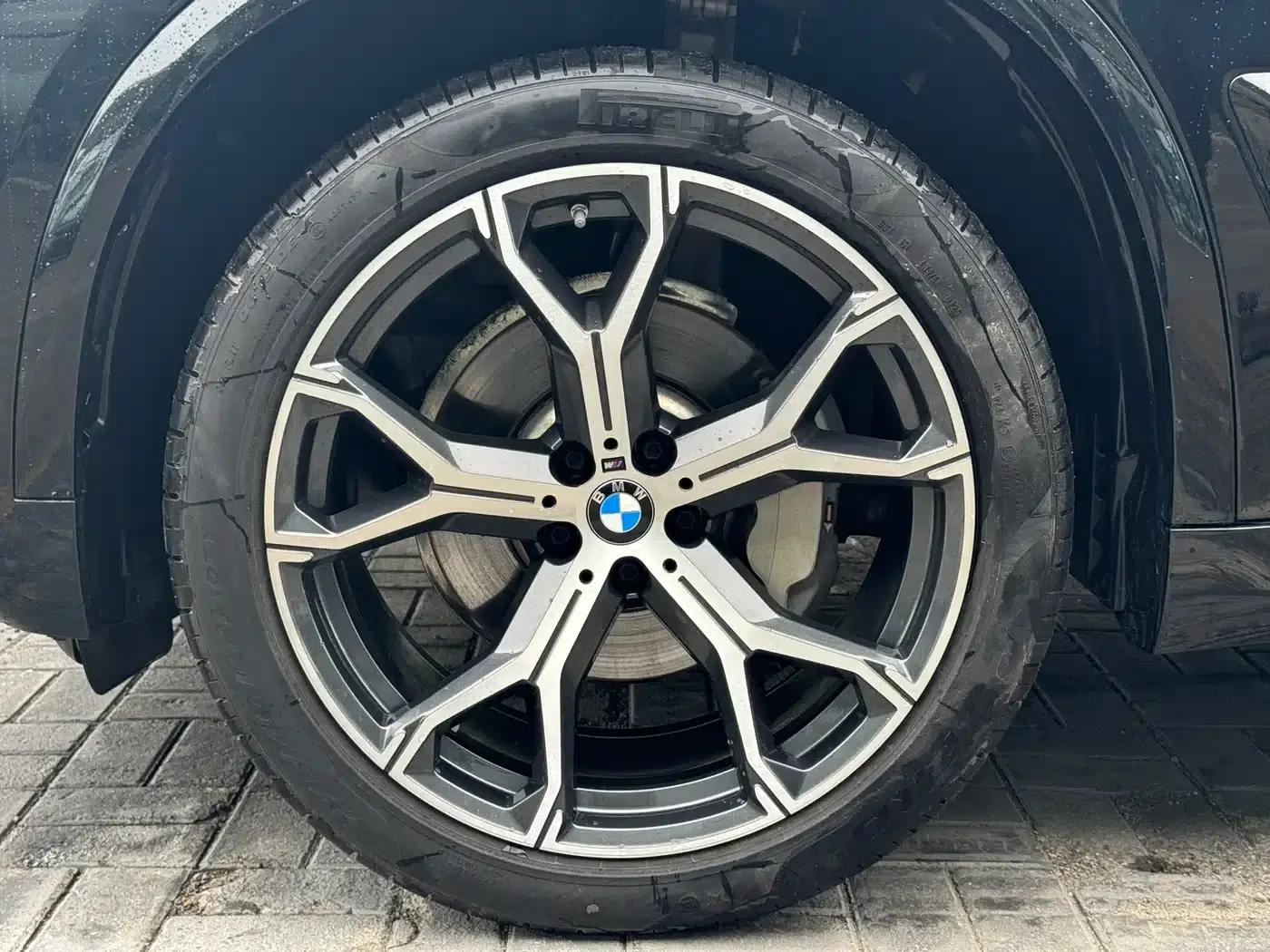 BMW X5 2023 xDrive 30Li M Sport Shadow Edition — миниатюра 4