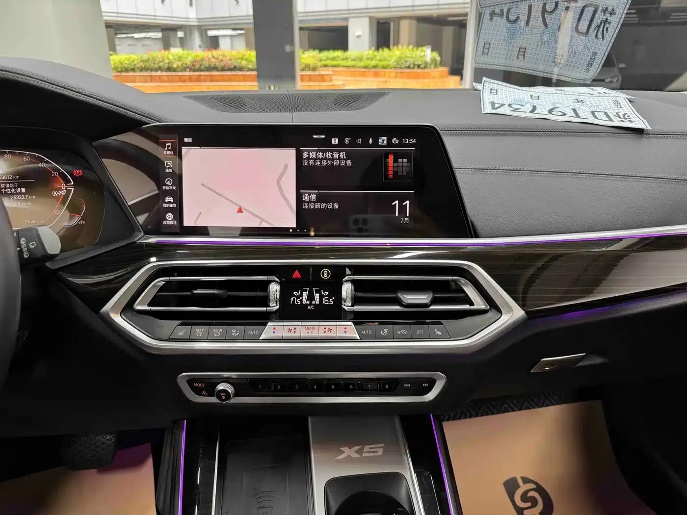 BMW X5 2022 xDrive 30Li Luxury M Sport Package — миниатюра 23