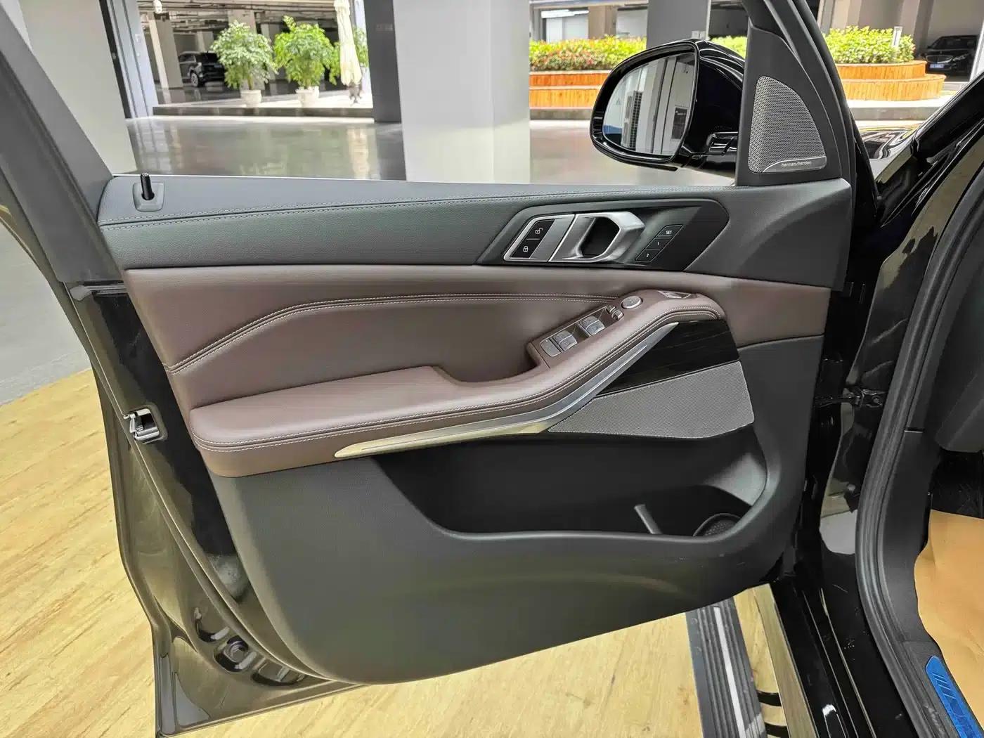 BMW X5 2022 xDrive 30Li Luxury M Sport Package — миниатюра 7