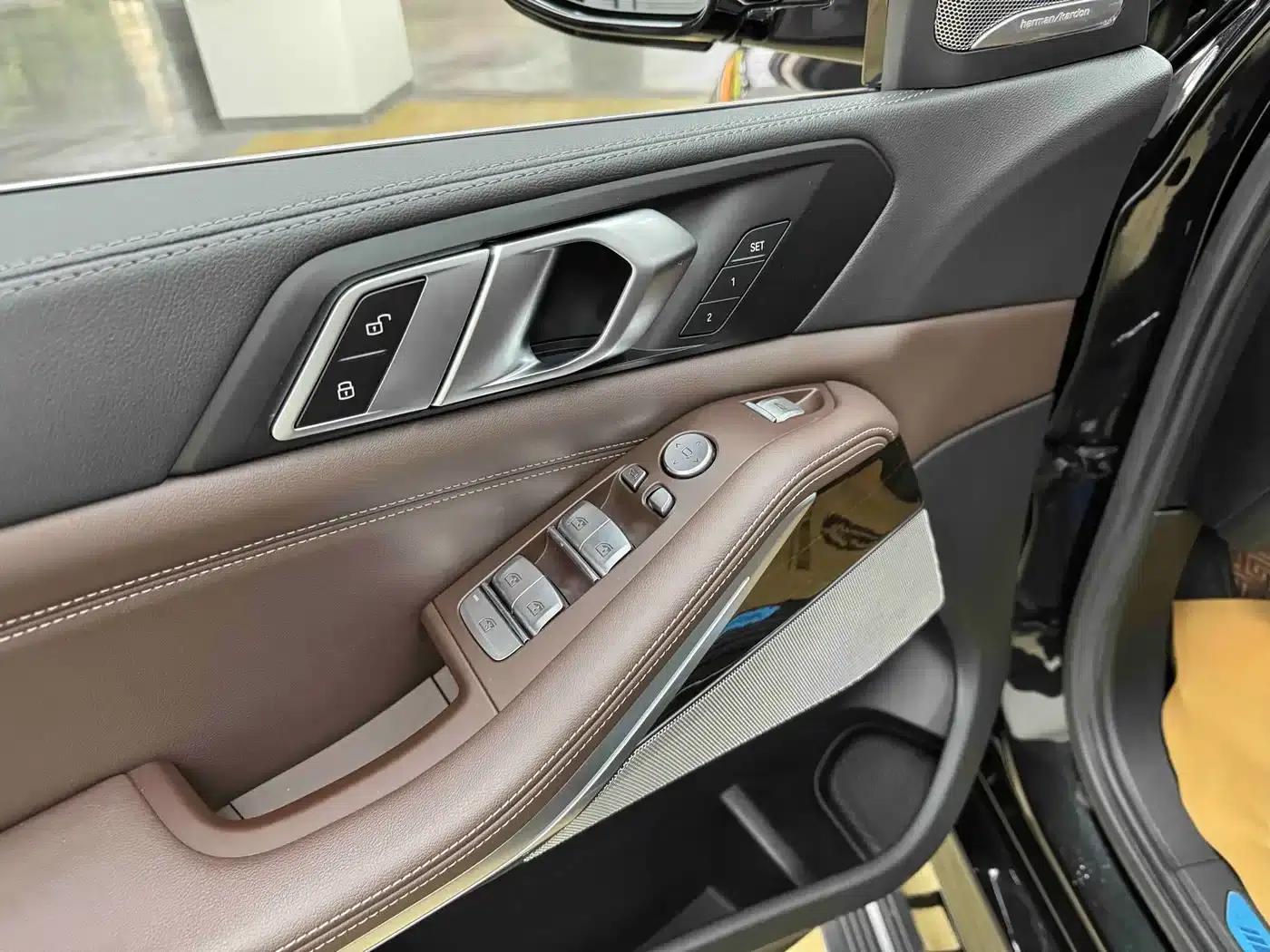 BMW X5 2022 xDrive 30Li Luxury M Sport Package — миниатюра 8