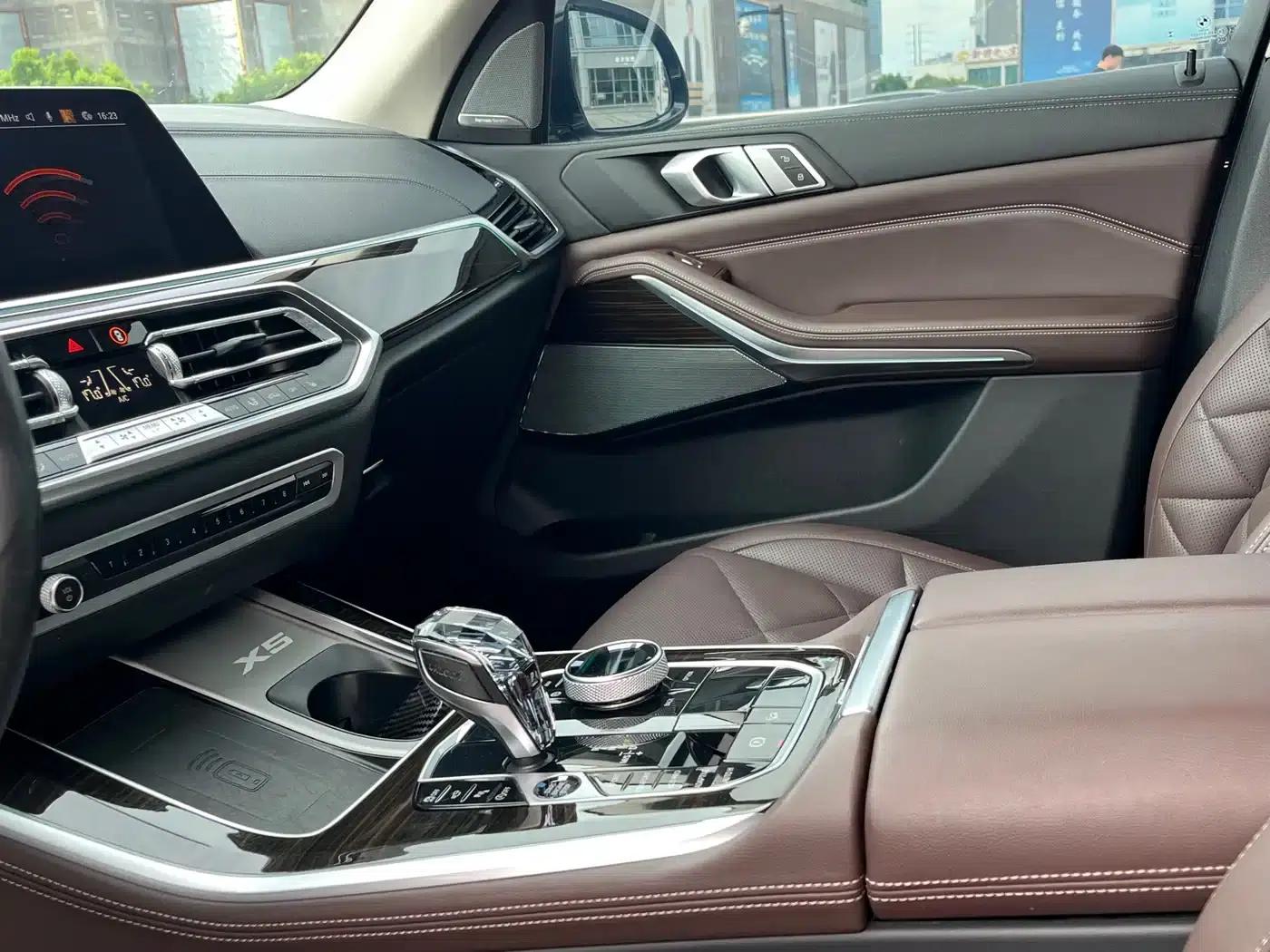 BMW X5 2022 xDrive 30Li Luxury M Sport Package — миниатюра 7