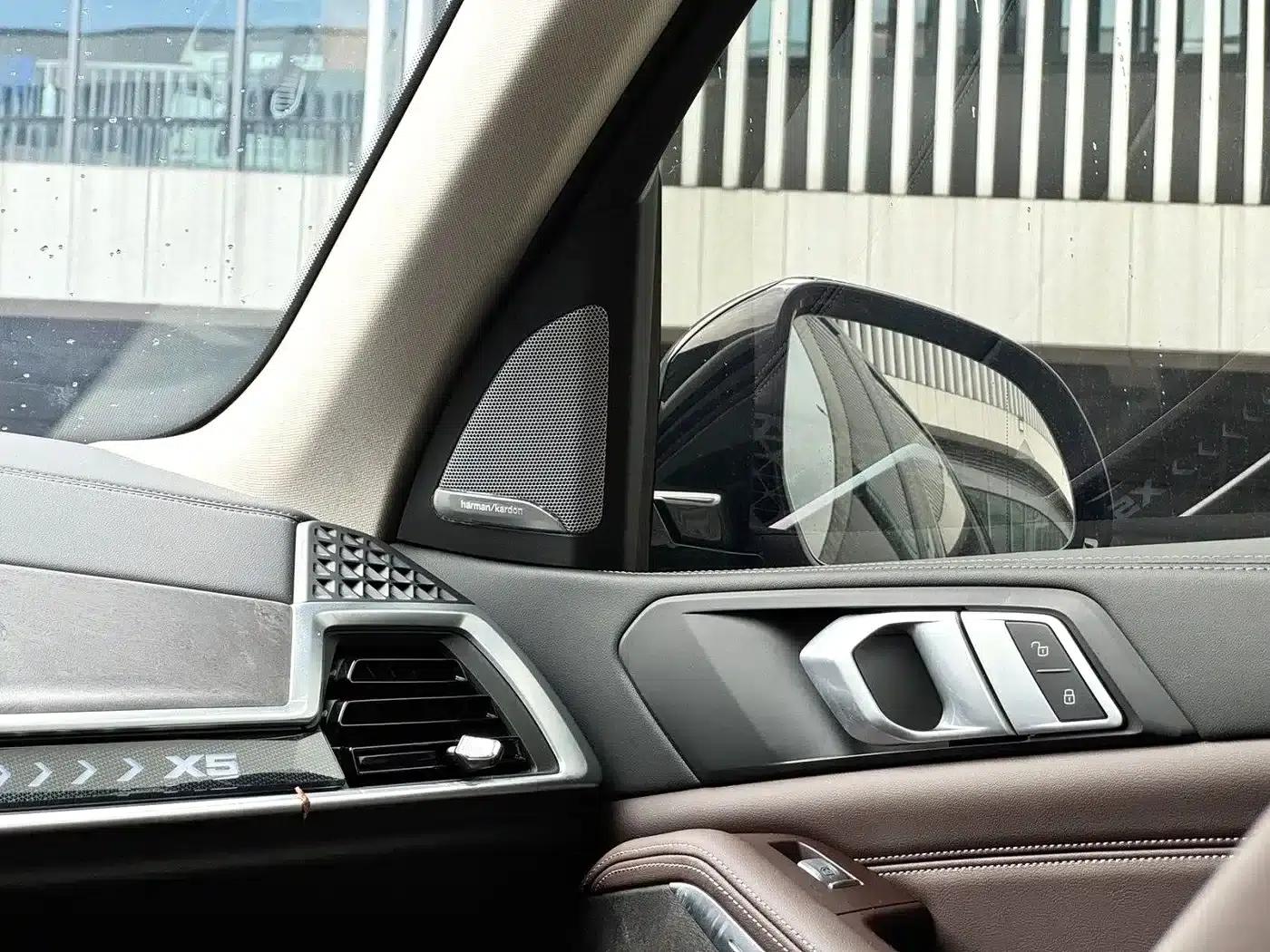 BMW X5 2025 xDrive 30Li M Sport Shadow Edition — миниатюра 11