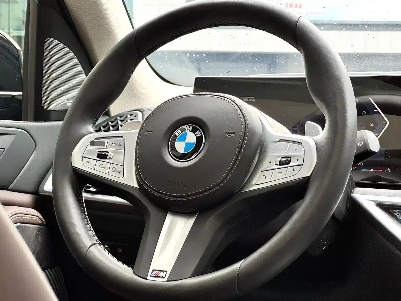 BMW X5 2025 xDrive 30Li M Sport Shadow Edition — миниатюра 12
