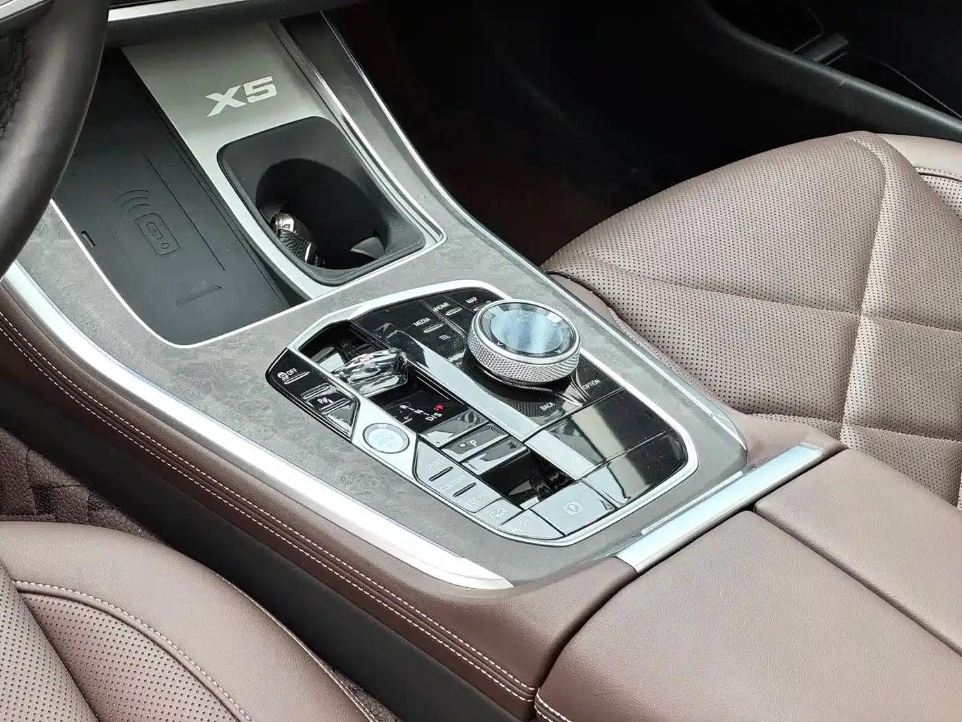 BMW X5 2025 xDrive 30Li M Sport Shadow Edition — миниатюра 13