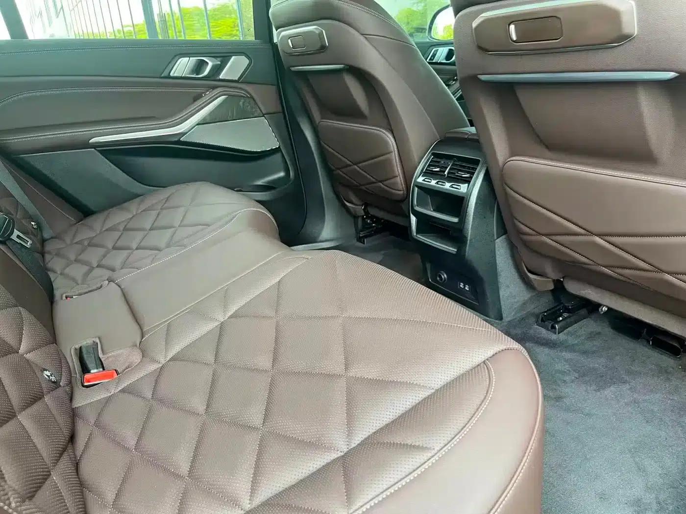 BMW X5 2023 xDrive 30Li M Sport Shadow Edition — миниатюра 12