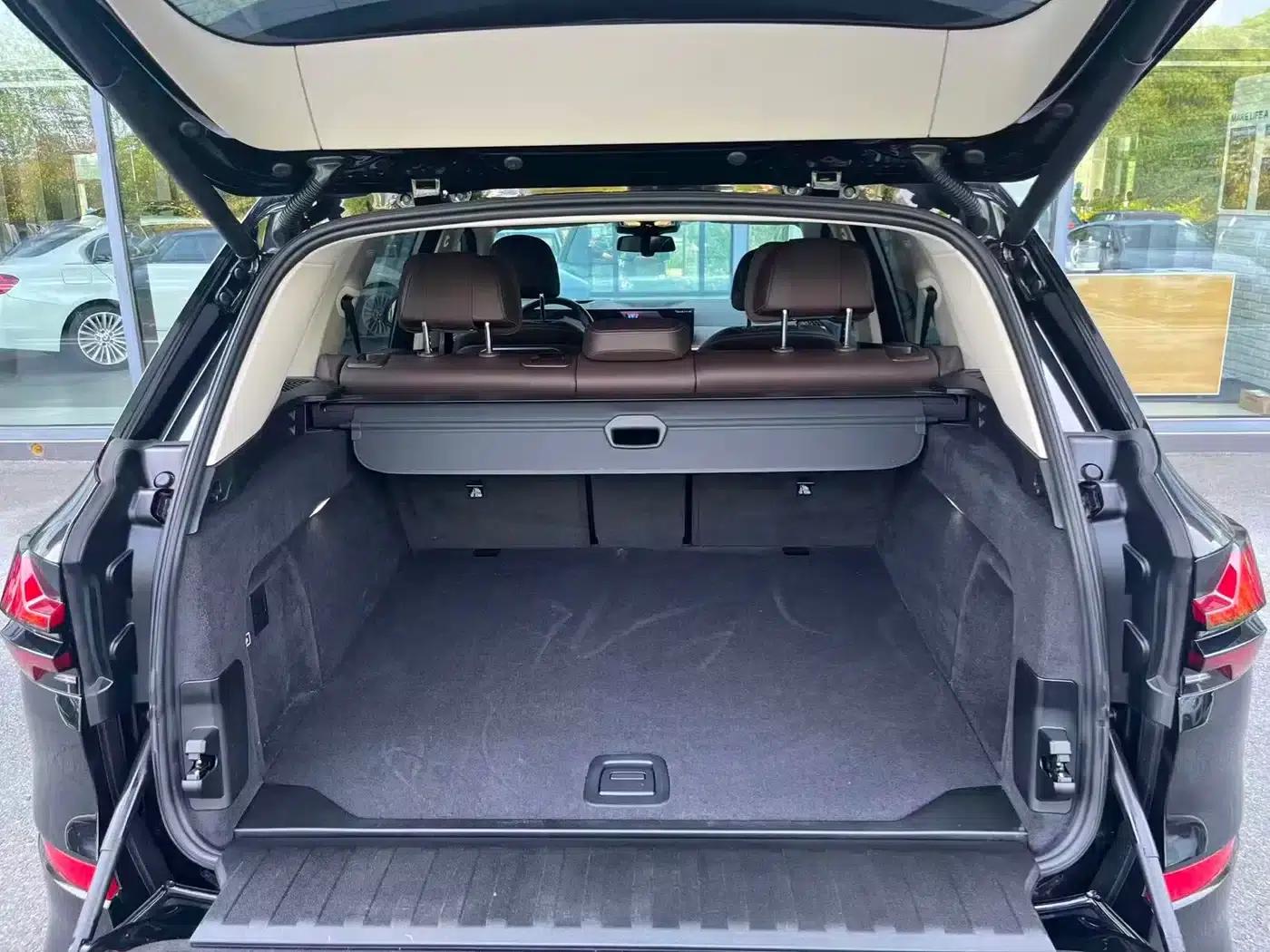 BMW X5 2023 xDrive 30Li M Sport Shadow Edition — миниатюра 13