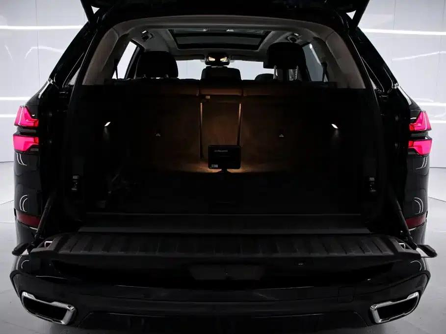 BMW X5 2023 xDrive 30Li M Sport Shadow Edition — миниатюра 15