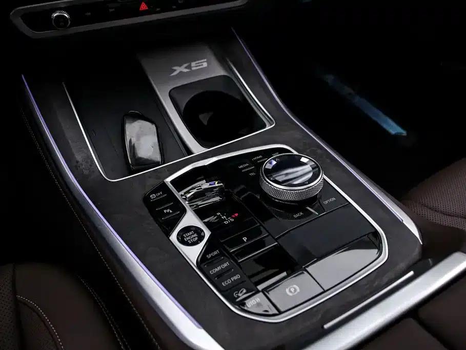 BMW X5 2023 xDrive 30Li M Sport Shadow Edition — миниатюра 9