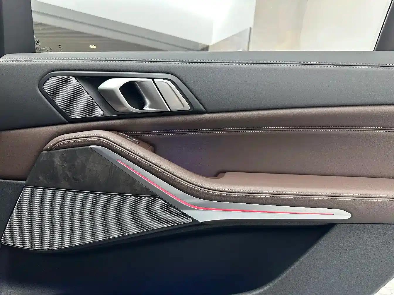 BMW X5 2025 xDrive 30Li M Sport Shadow Edition — миниатюра 26