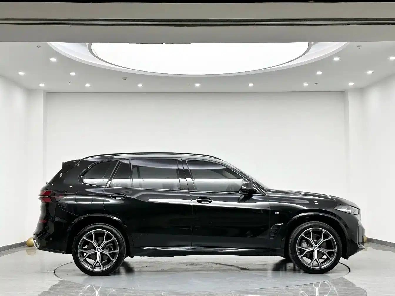 BMW X5 2025 xDrive 30Li M Sport Shadow Edition — миниатюра 4