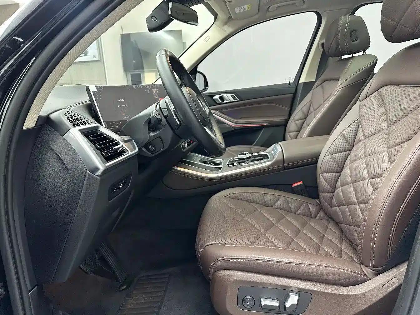 BMW X5 2025 xDrive 30Li M Sport Shadow Edition — миниатюра 10