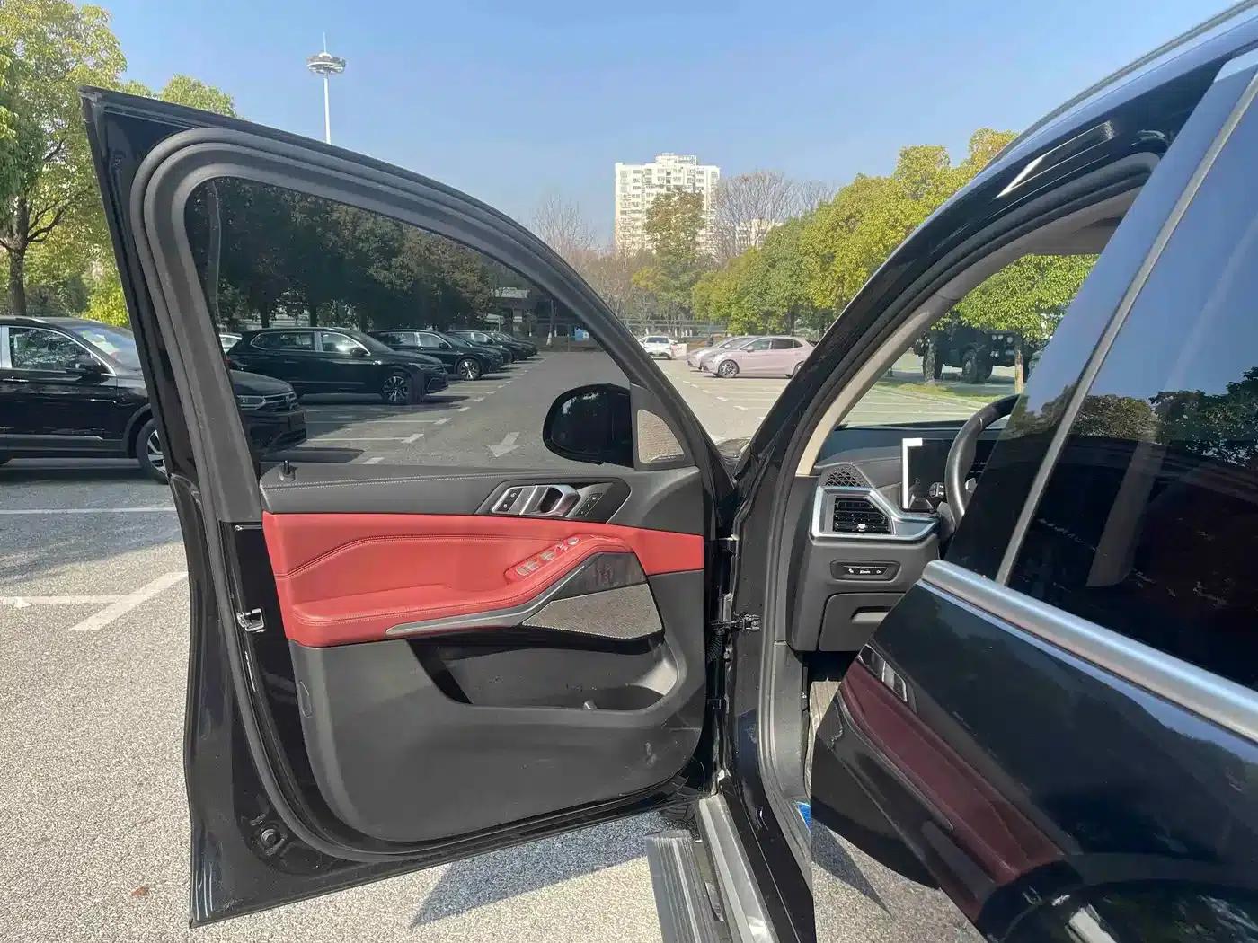 BMW X5 2023 xDrive 30Li Luxury M Sport Package — миниатюра 6