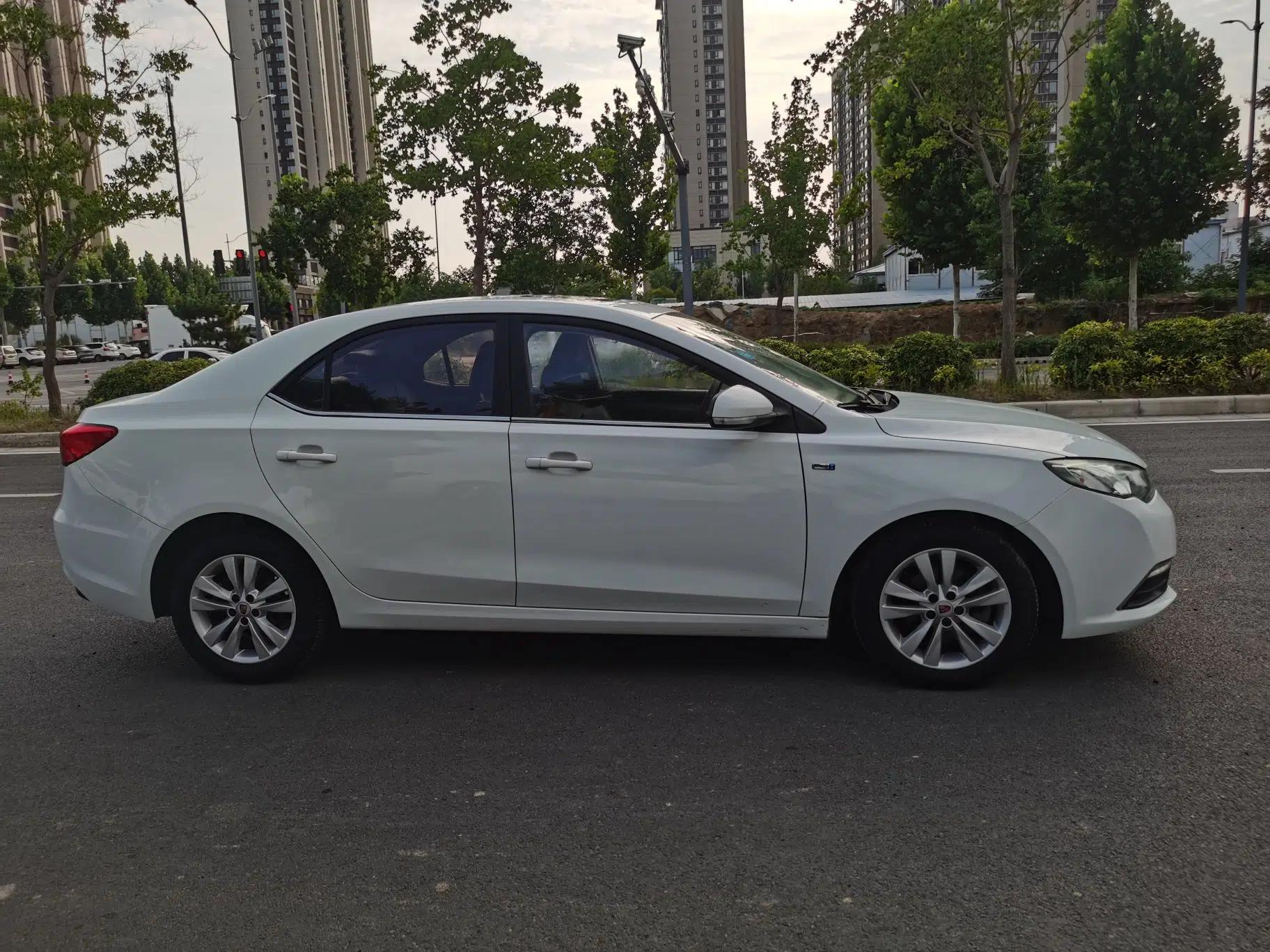 Roewe 360 2015 1.5L Automatic Luxury Edition — миниатюра 3