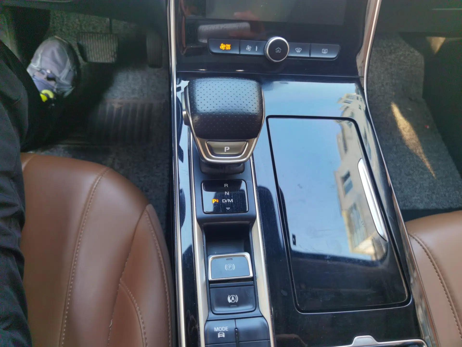 Roewe RX5 MAX 2019 300TGI Automatic Intelligent Driving Health Cabin Edition — миниатюра 14