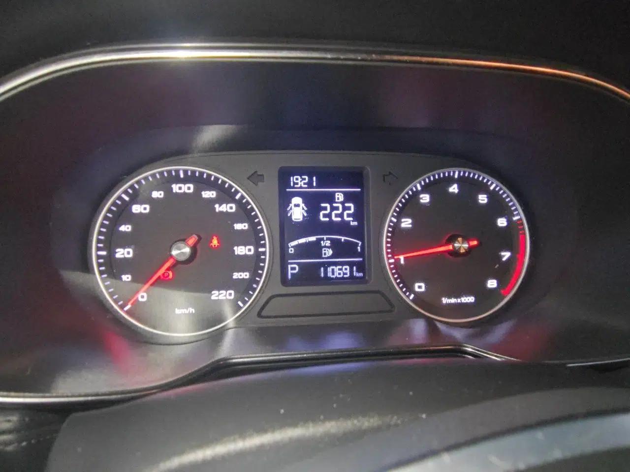Roewe RX3 2018 1.6L CVT Internet Smart Edition — миниатюра 11