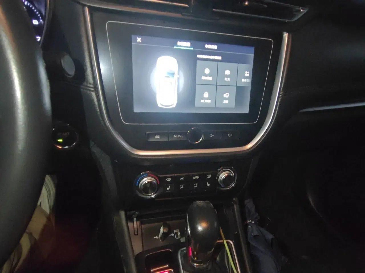 Roewe RX3 2018 1.6L CVT Internet Smart Edition — миниатюра 13