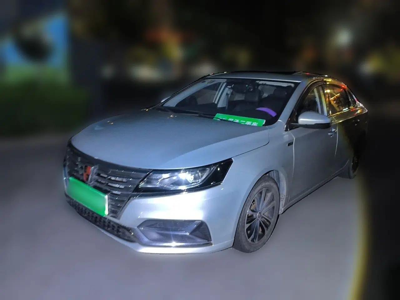 Roewe i6 New Energy 2019 PLUS 50T Internet Glory Flagship Edition — миниатюра 1