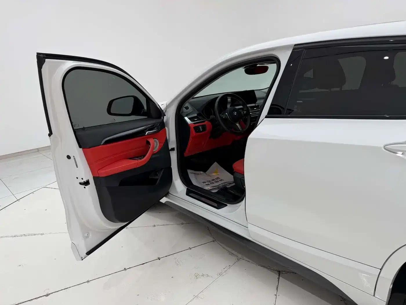 BMW X2 2023 sDrive25i M Sport Shadow Edition — миниатюра 13