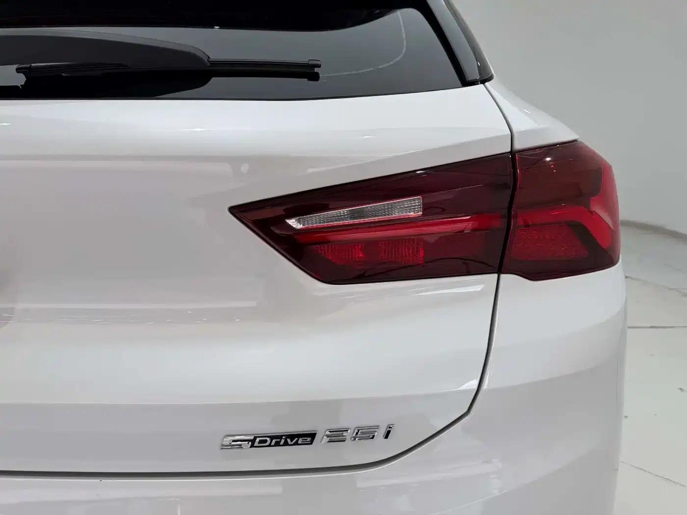 BMW X2 2023 sDrive25i M Sport Shadow Edition — миниатюра 10