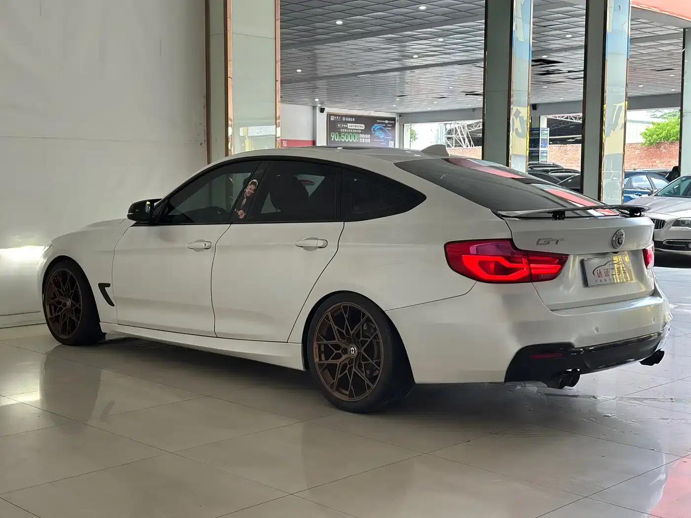 BMW 3 Series GT 2018 320i Fashion Edition — миниатюра 18