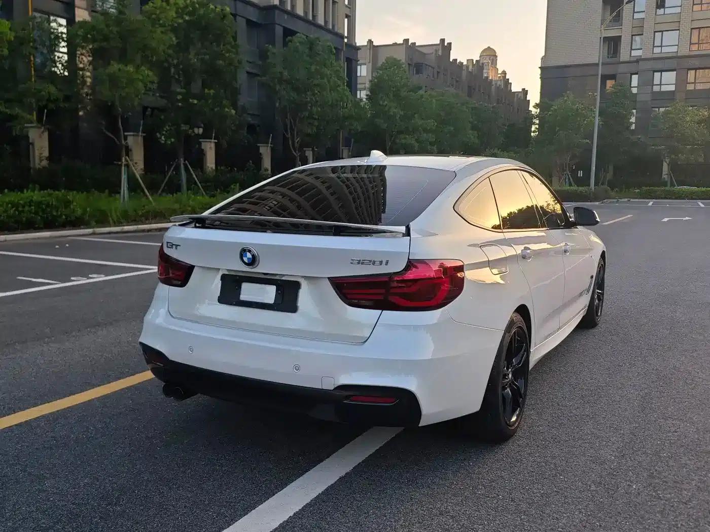 BMW 3 Series GT 2020 320i M Sport Shadow Edition — миниатюра 14