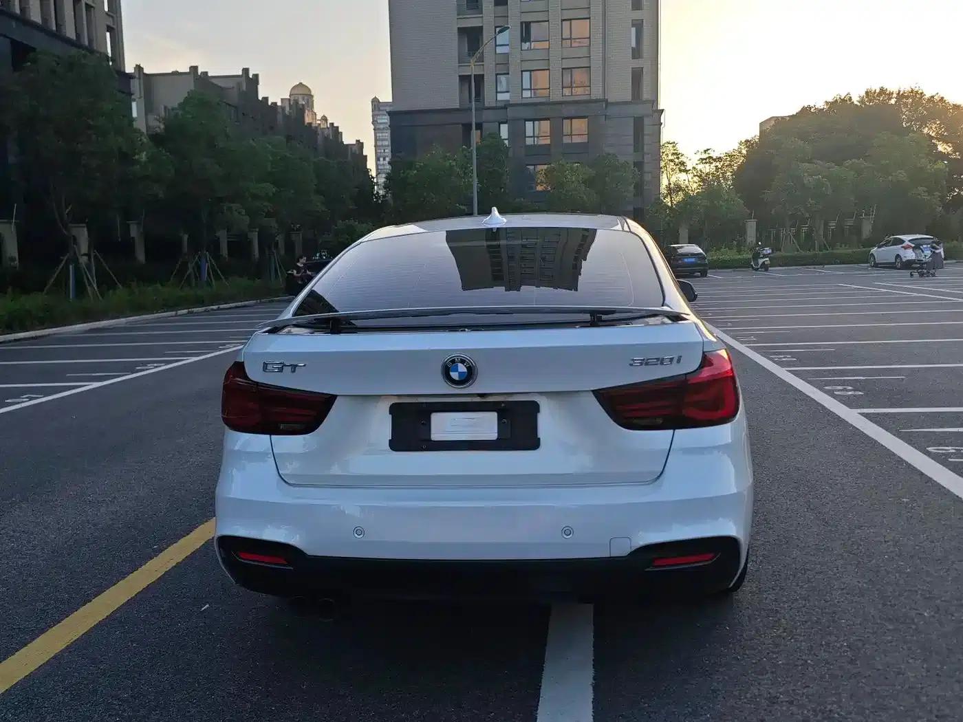 BMW 3 Series GT 2020 320i M Sport Shadow Edition — миниатюра 15