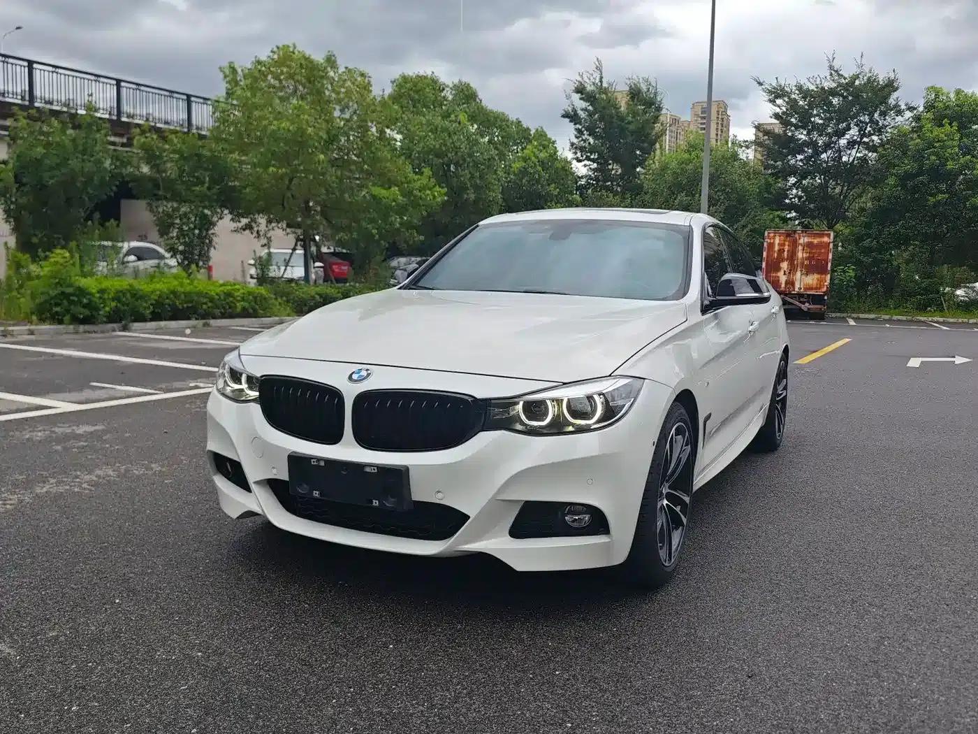 2019 BMW 3 Series GT 330i xDrive M Sport Shadow Edition — миниатюра 1