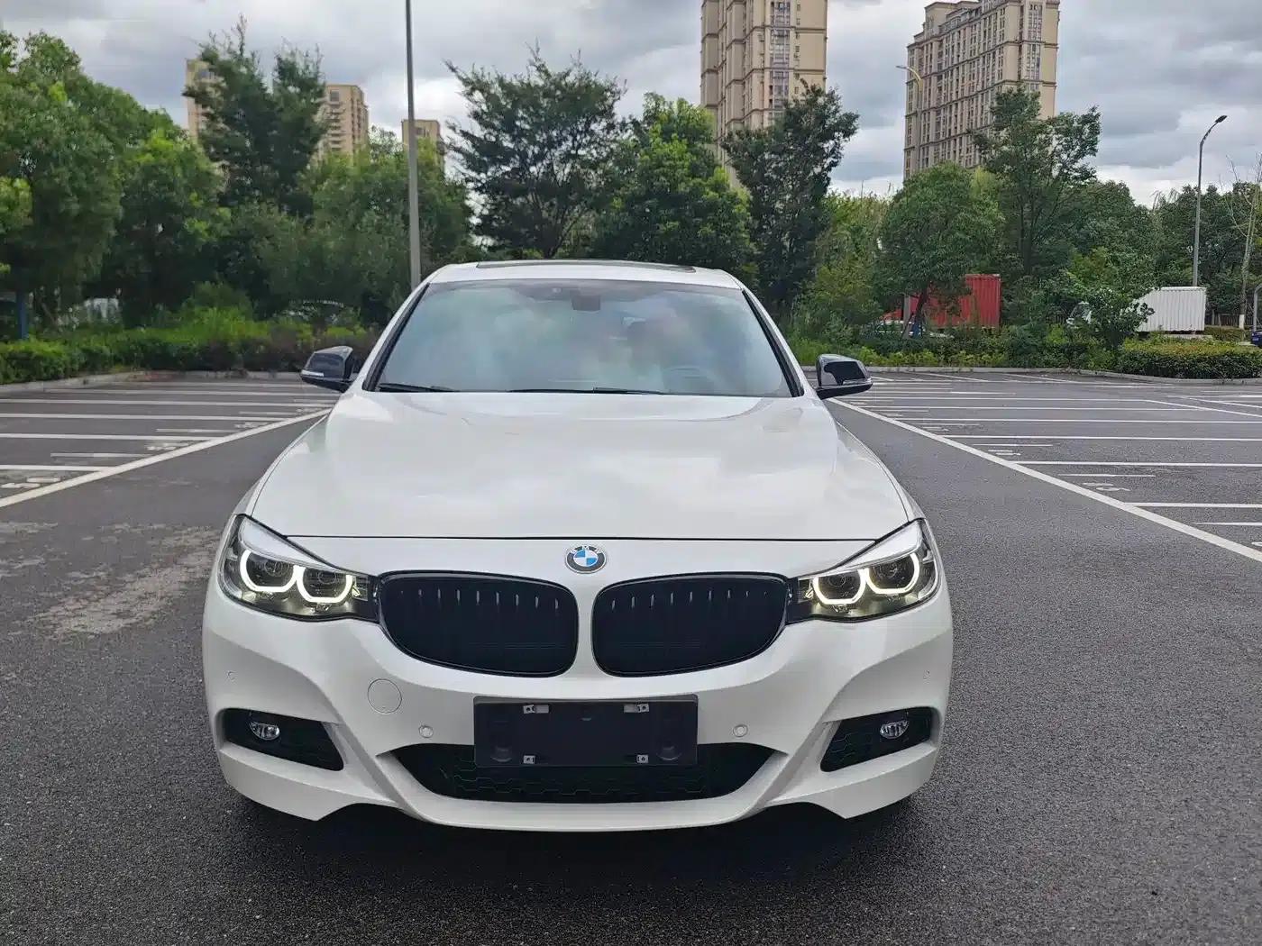 2019 BMW 3 Series GT 330i xDrive M Sport Shadow Edition — миниатюра 2
