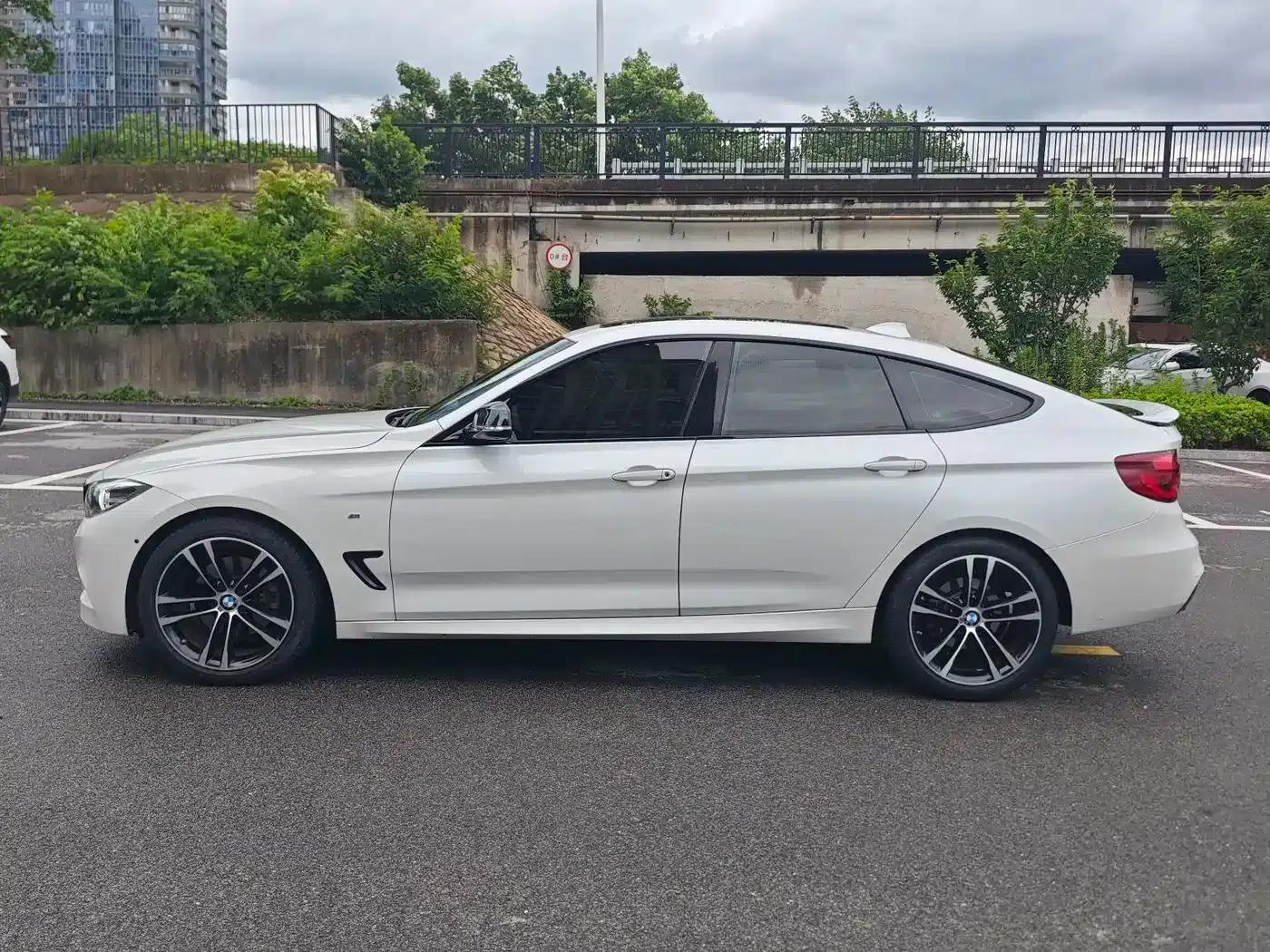 2019 BMW 3 Series GT 330i xDrive M Sport Shadow Edition — миниатюра 4