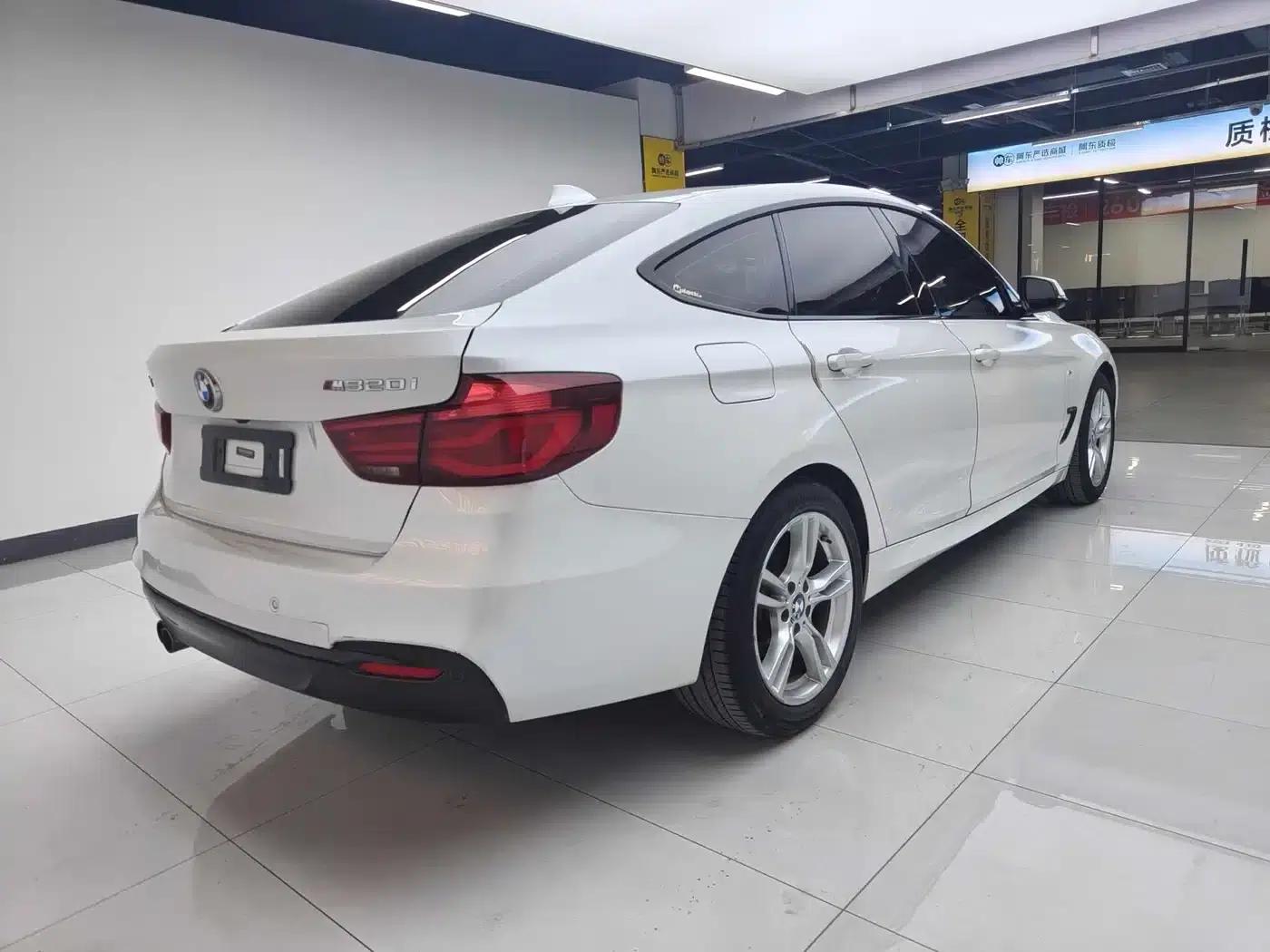 2019 BMW 3 Series GT 320i M Sport Package — миниатюра 4
