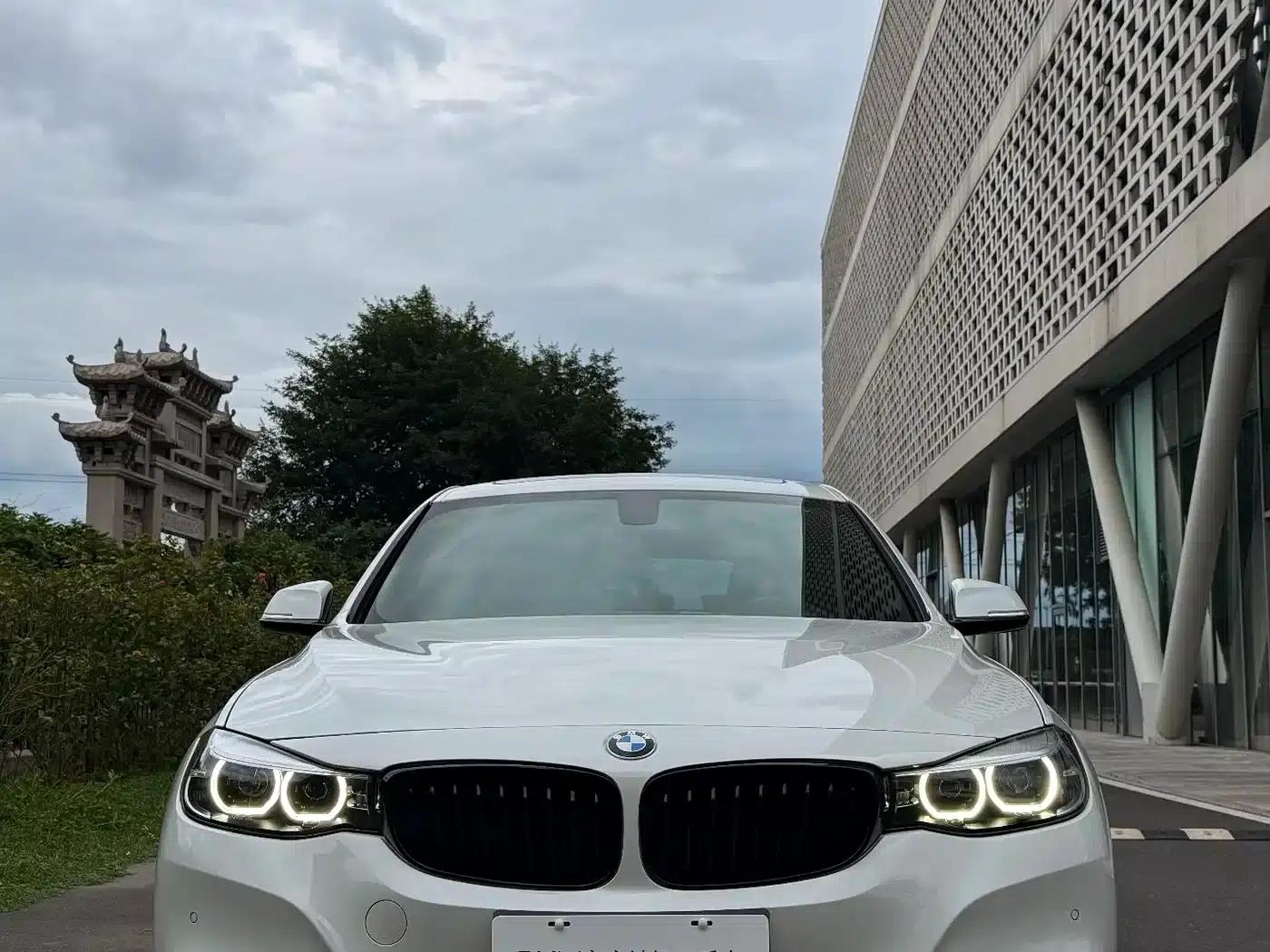 2020 BMW 3 Series GT 320i M Sport Package — миниатюра 11