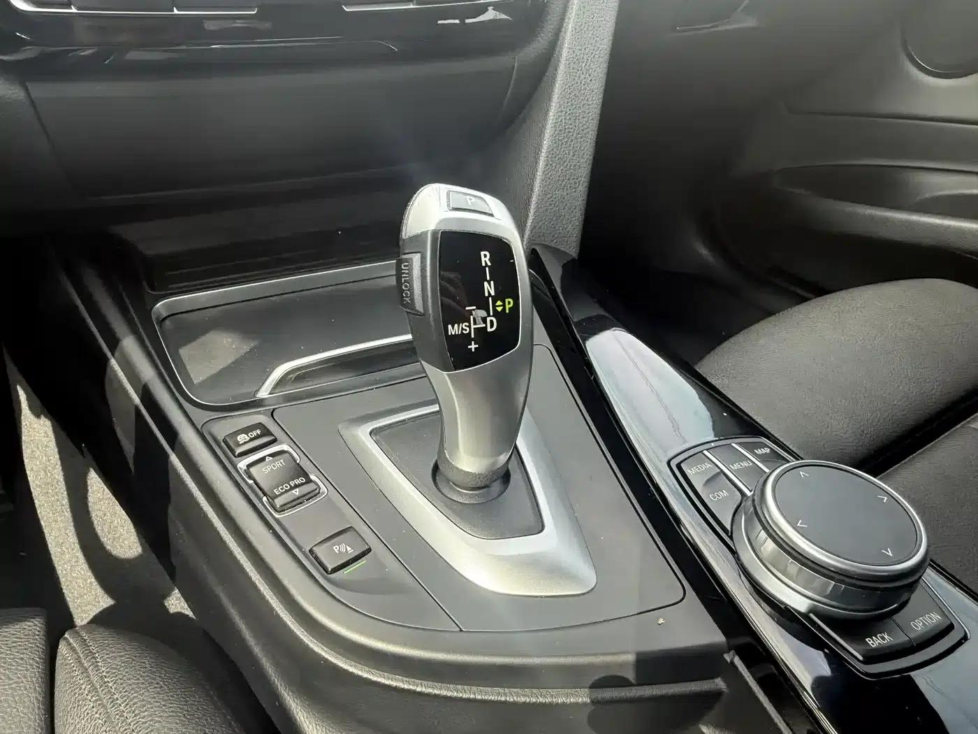 2020 BMW 3 Series GT 320i M Sport Package — миниатюра 18