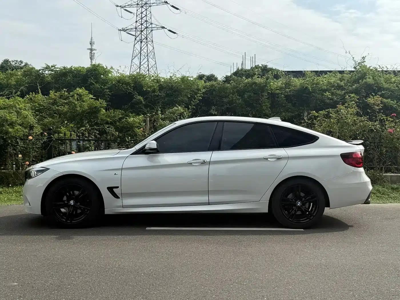 2020 BMW 3 Series GT 320i M Sport Package — миниатюра 3