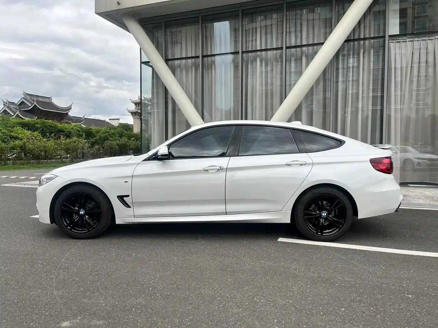 2020 BMW 3 Series GT 320i M Sport Package — миниатюра 7