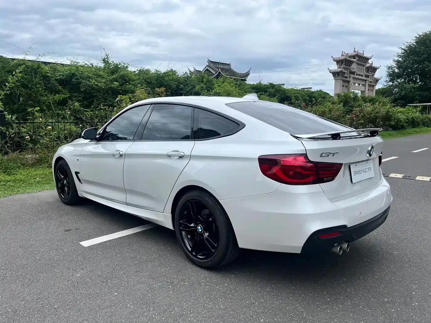 2020 BMW 3 Series GT 320i M Sport Package — миниатюра 9