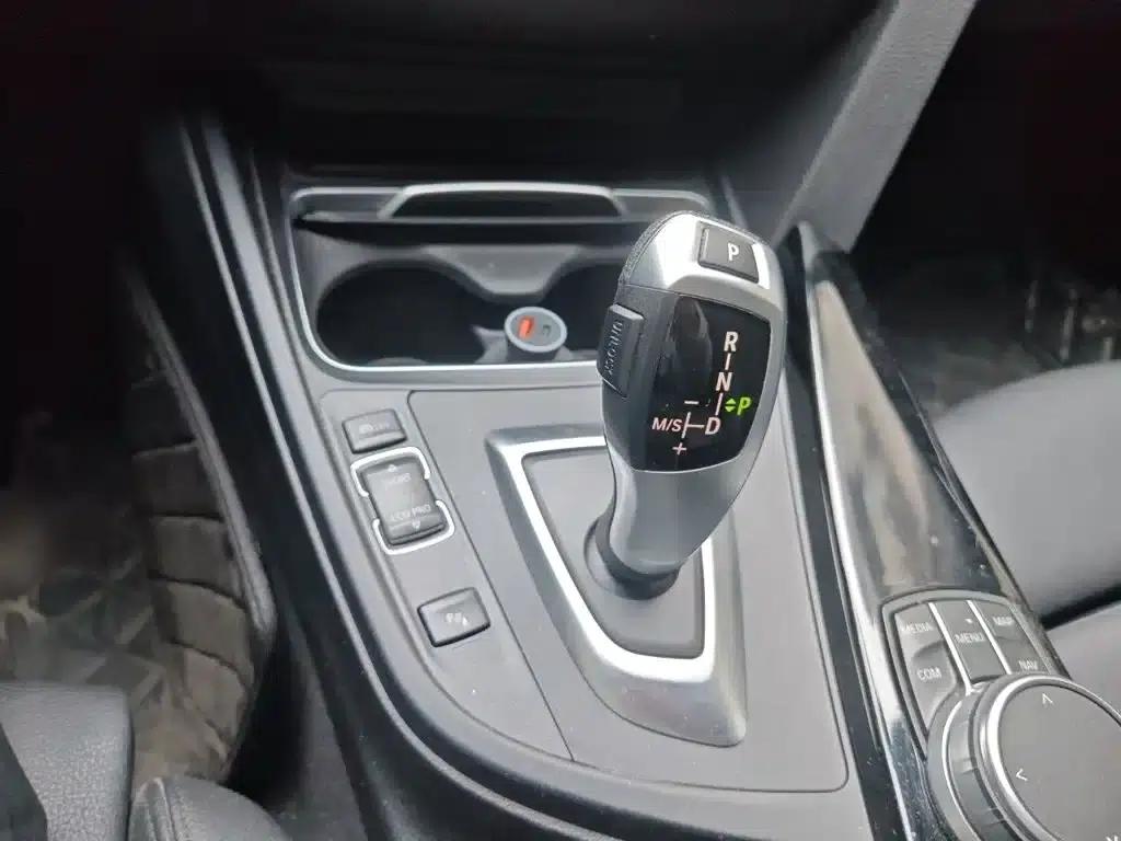 2019 BMW 3 Series GT 320i M Sport Package — миниатюра 7