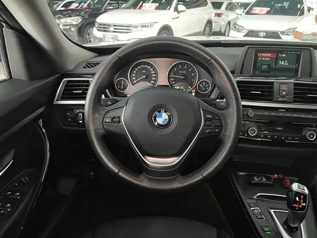 BMW 3 Series GT 2018 320i Fashion Edition — миниатюра 11