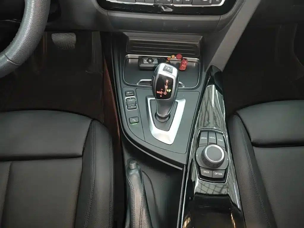 BMW 3 Series GT 2018 320i Fashion Edition — миниатюра 14