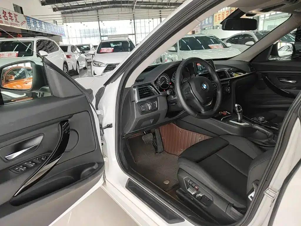 BMW 3 Series GT 2018 320i Fashion Edition — миниатюра 16