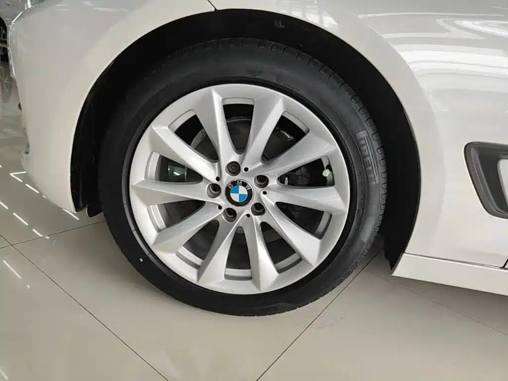 BMW 3 Series GT 2018 320i Fashion Edition — миниатюра 23