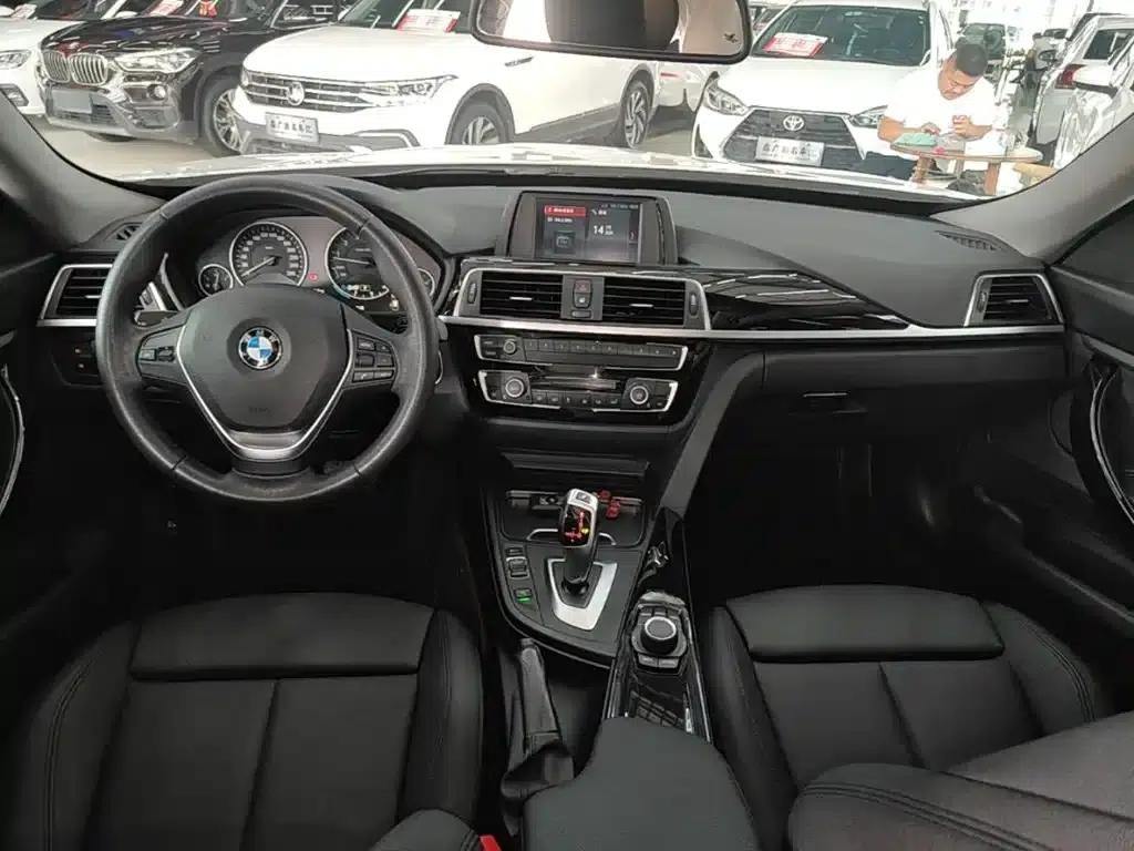 BMW 3 Series GT 2018 320i Fashion Edition — миниатюра 10