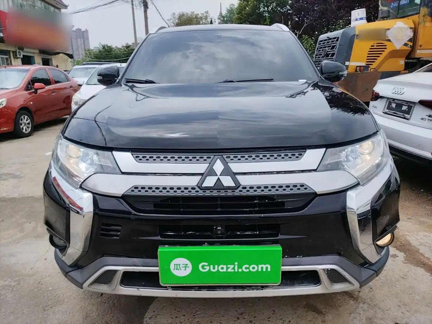 Mitsubishi Outlander 2019 2.0L Two-Wheel Drive Comfort Edition 7-Seater China VI Standard — миниатюра 2