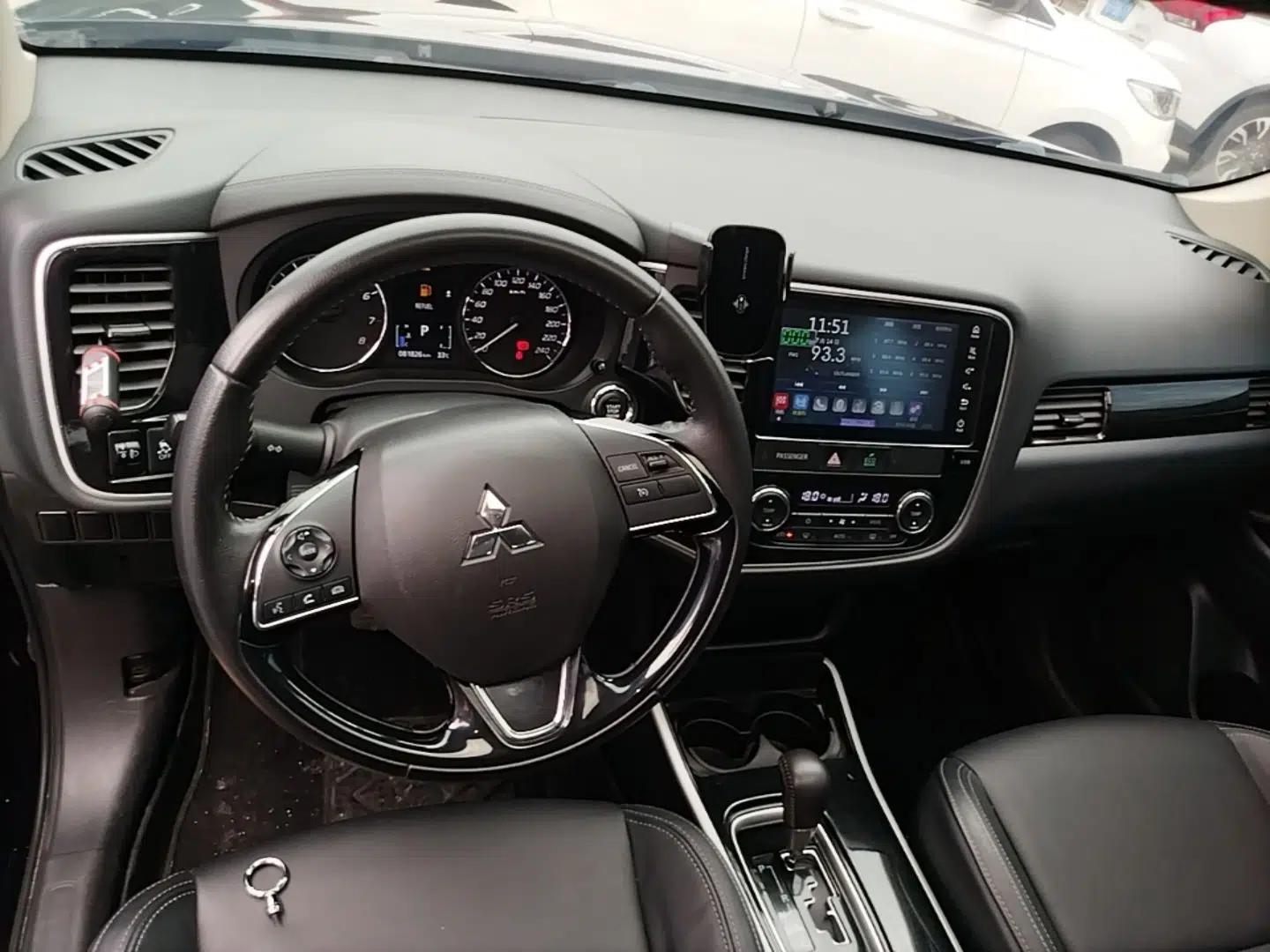 Mitsubishi Outlander 2019 2.0L Two-Wheel Drive Comfort Edition 7-Seater China VI Standard — миниатюра 12