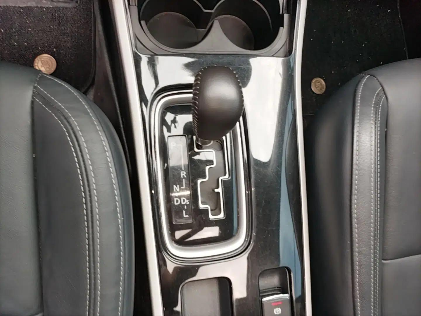 Mitsubishi Outlander 2019 2.0L Two-Wheel Drive Comfort Edition 7-Seater China VI Standard — миниатюра 16