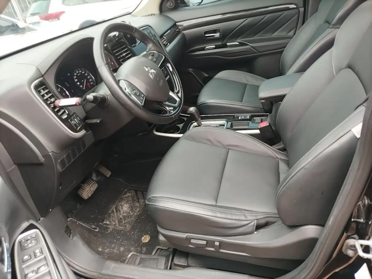 Mitsubishi Outlander 2019 2.0L Two-Wheel Drive Comfort Edition 7-Seater China VI Standard — миниатюра 17