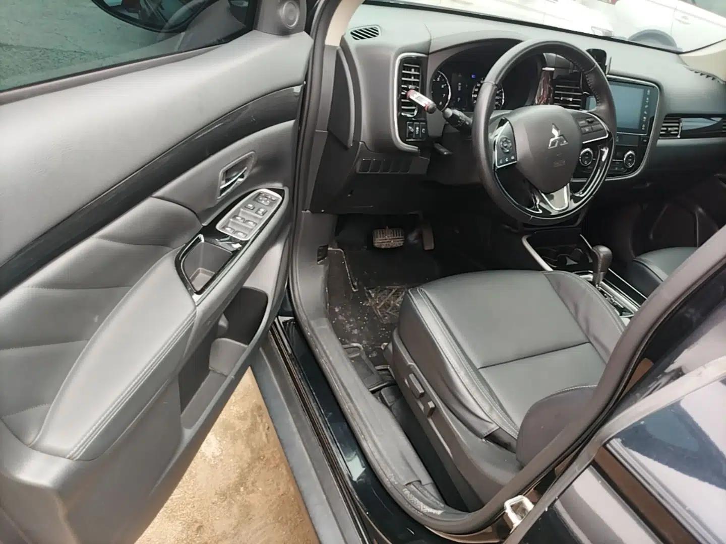 Mitsubishi Outlander 2019 2.0L Two-Wheel Drive Comfort Edition 7-Seater China VI Standard — миниатюра 18