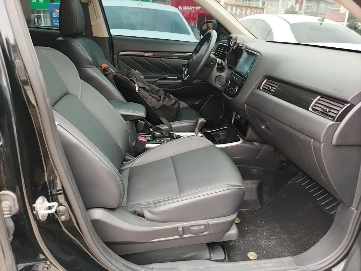 Mitsubishi Outlander 2019 2.0L Two-Wheel Drive Comfort Edition 7-Seater China VI Standard — миниатюра 19